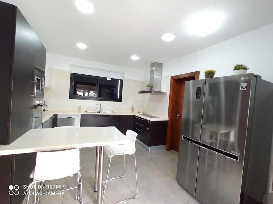Villa Gehidy Тегисе Екстериор снимка