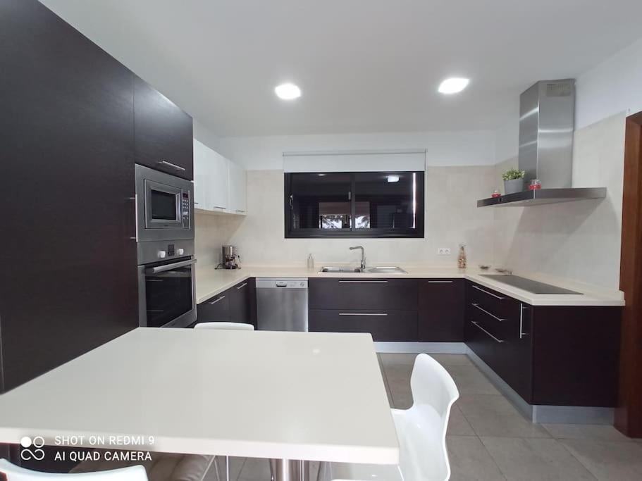 Villa Gehidy Тегисе Екстериор снимка