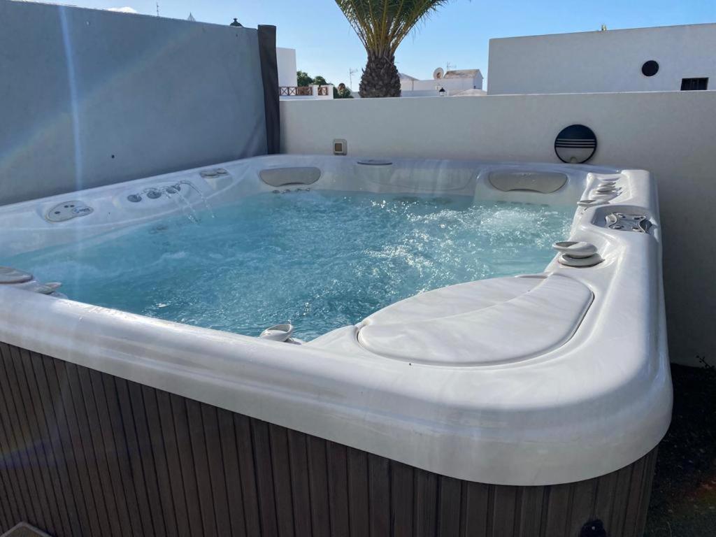 Villa Gehidy Тегисе Екстериор снимка